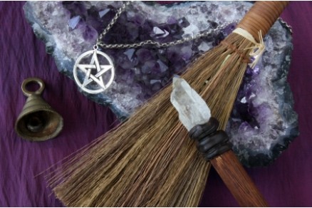 how to charge an amulet at your altar