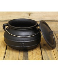 Potjie Cast Iron Flat Pot - 2 Quart Size 1/2